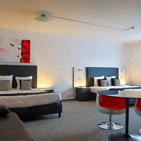 Adoma Hotel