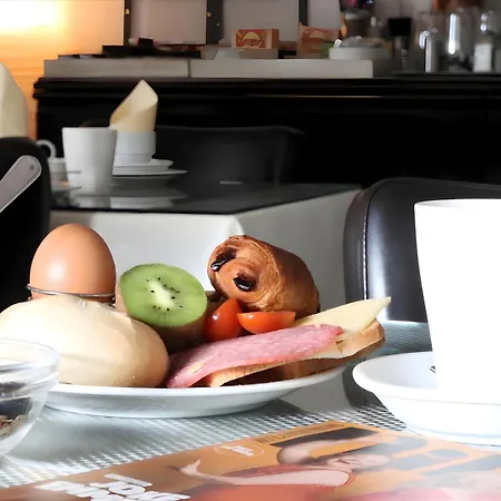 Adoma Hotel 3*
