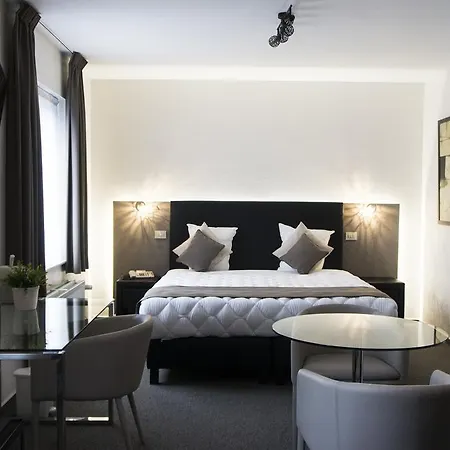 Adoma Hotel 3*