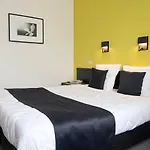 Adoma Hotel
